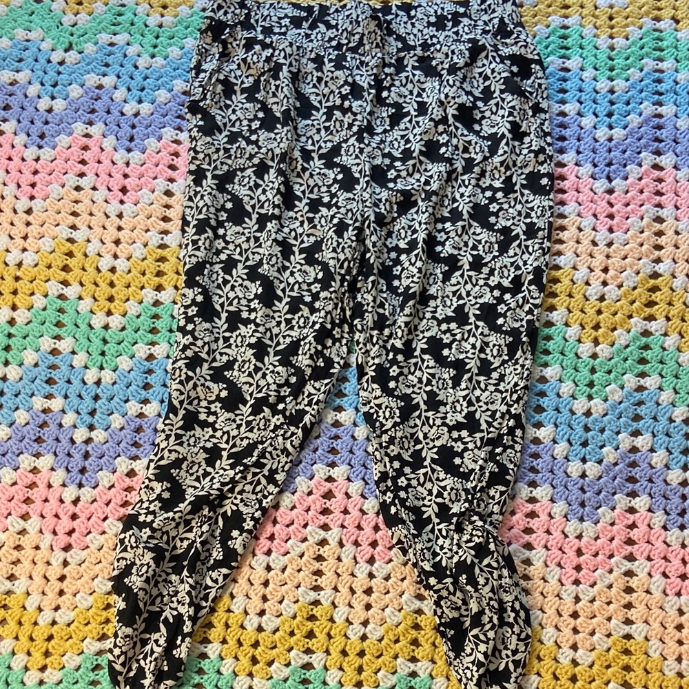 Boom Boom Jeans Rayon Gauze Floral Black White Tapered Pants XLarge XL Loose Fit - Picture 6 of 8